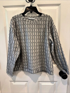 See And Be Seen Geometric Gray Sweater Size Small